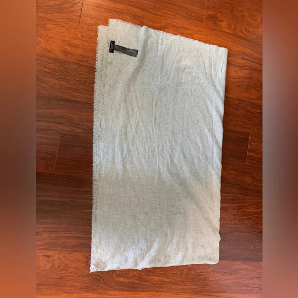 Zara gray scarf - Picture 2 of 4